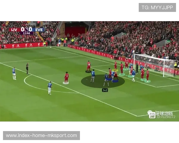利物浦角球战术再现，门前争顶致胜