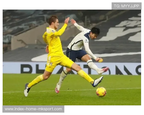 热刺门前混战中完成绝平:在喧嚣中绽放的坚持与装备之力 热刺门前混战中完成绝平:在喧嚣中绽放的坚持与装备之力