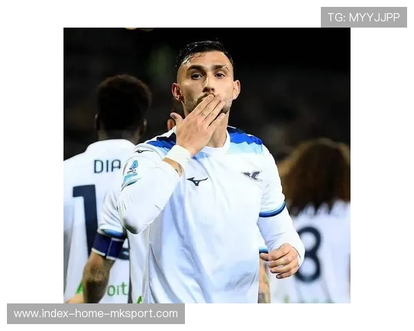 西汉姆前锋倒钩破网，成为当日最佳进球入选候选